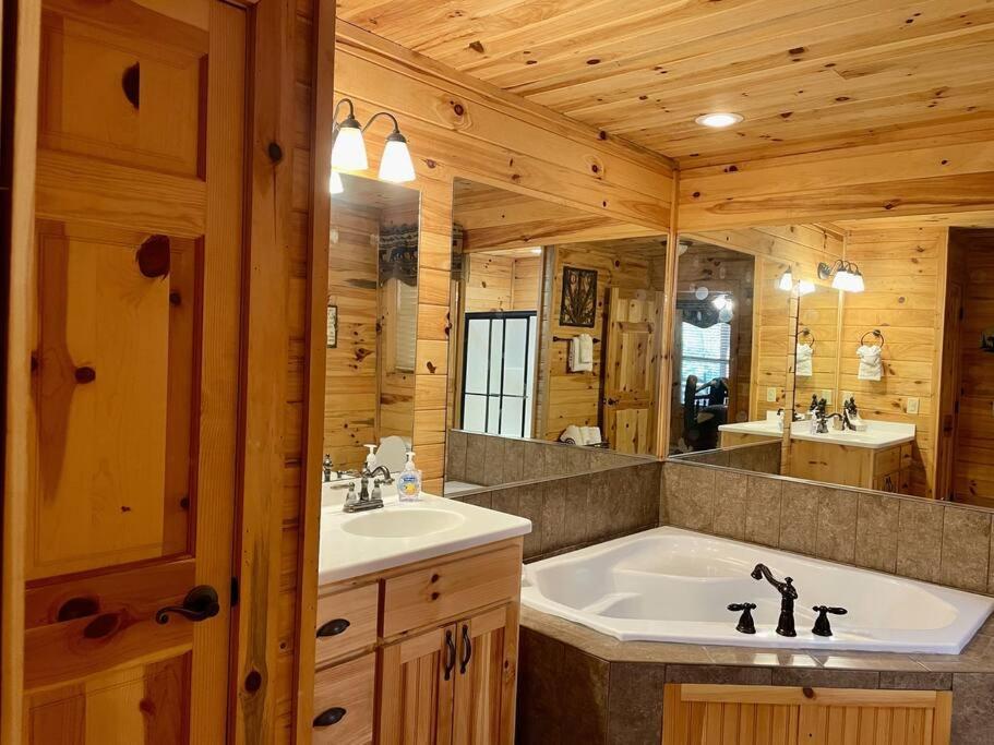 2 Bed Cabin Hot Tub Close To Helen #16 Exteriér fotografie